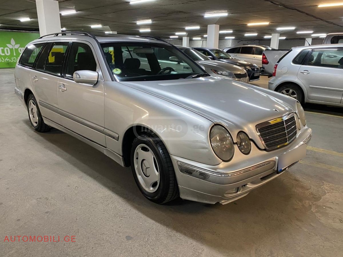 MERCEDES-BENZ E 220